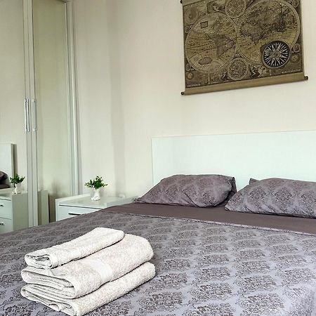 Moonlight Charming Shelter - 3Br 180º Balcony View Appartement Oradea Buitenkant foto