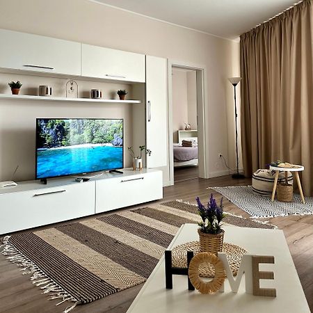 Moonlight Charming Shelter - 3Br 180º Balcony View Appartement Oradea Buitenkant foto