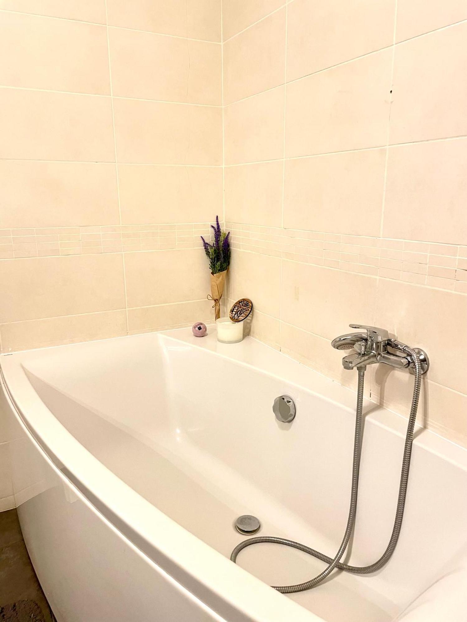 Moonlight Charming Shelter - 3Br 180º Balcony View Appartement Oradea Buitenkant foto