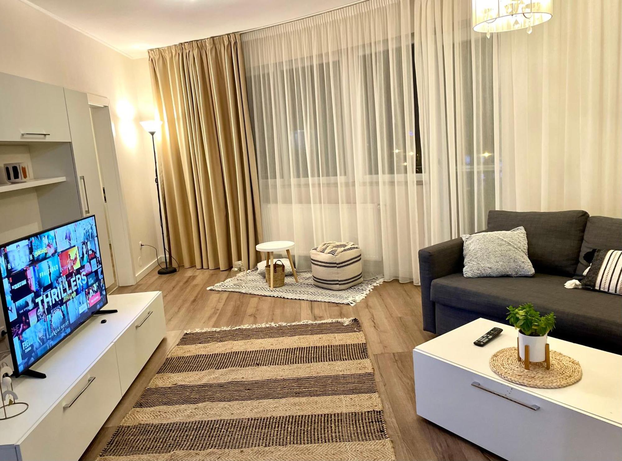 Moonlight Charming Shelter - 3Br 180º Balcony View Appartement Oradea Buitenkant foto