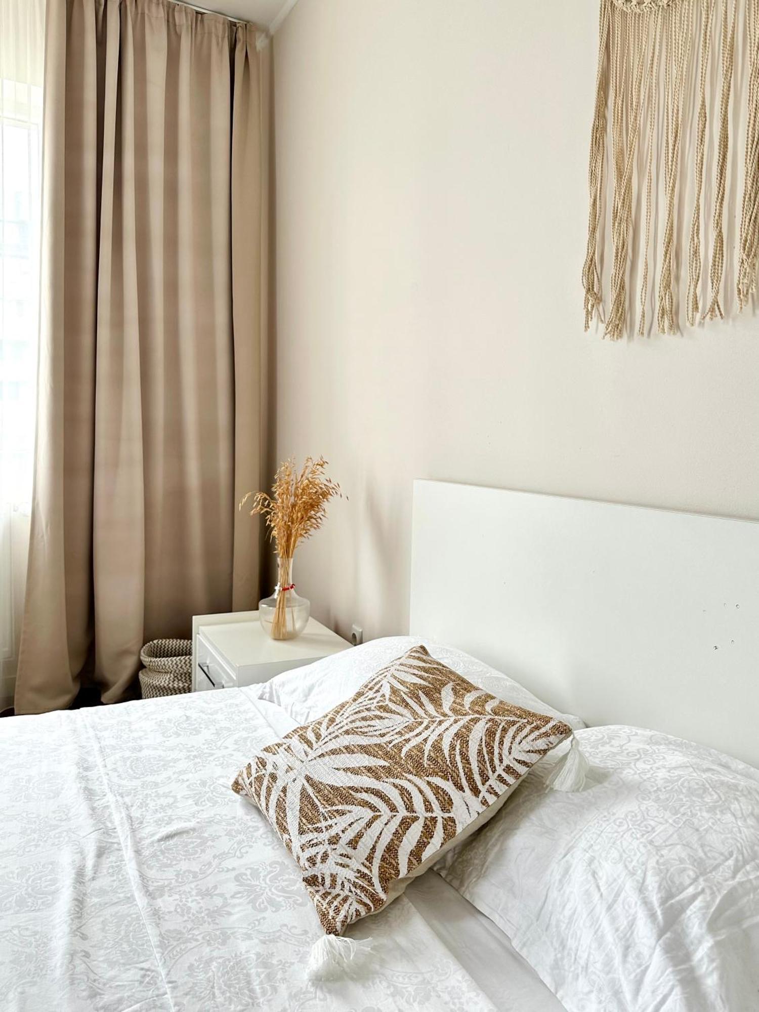 Moonlight Charming Shelter - 3Br 180º Balcony View Appartement Oradea Buitenkant foto