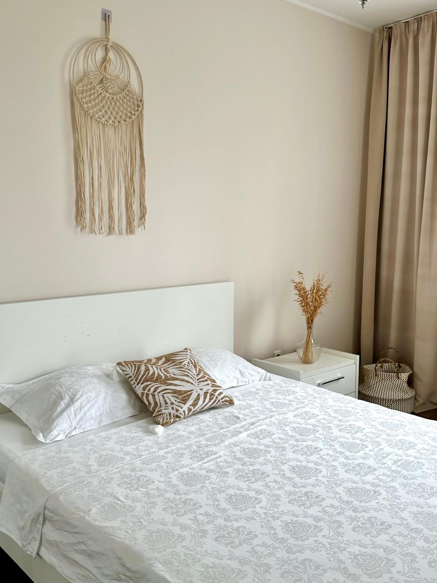 Moonlight Charming Shelter - 3Br 180º Balcony View Appartement Oradea Buitenkant foto