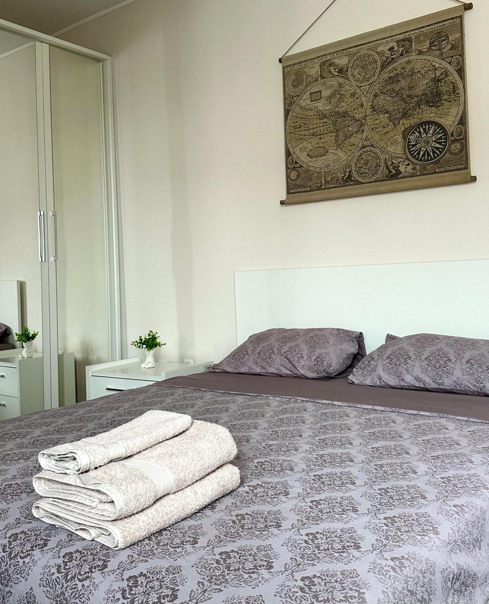 Moonlight Charming Shelter - 3Br 180º Balcony View Appartement Oradea Buitenkant foto